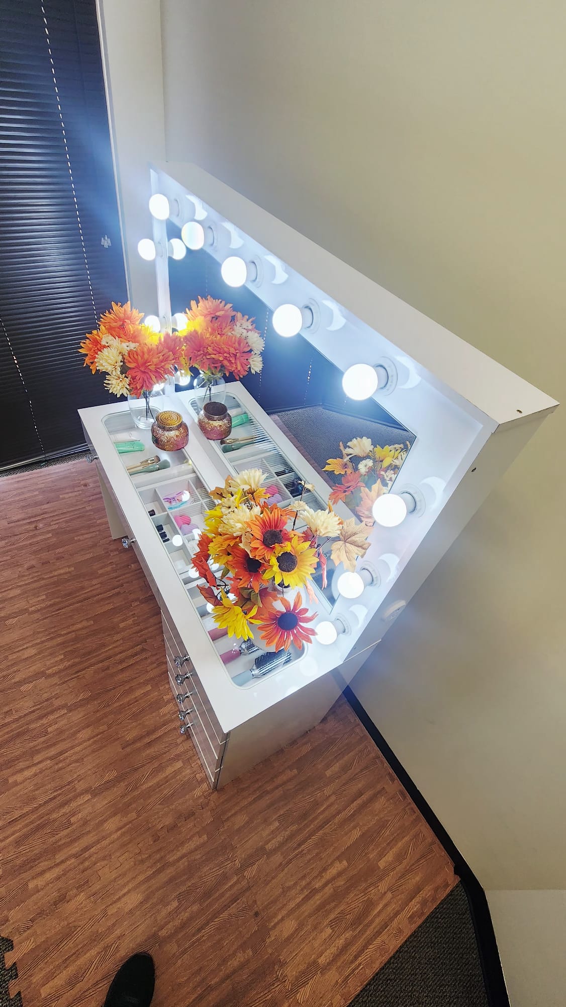 Makeup Vanity Desk with Built-in LED Lights, Glass Top, 7 Drawers, Crystal Knobs & Power Outlet