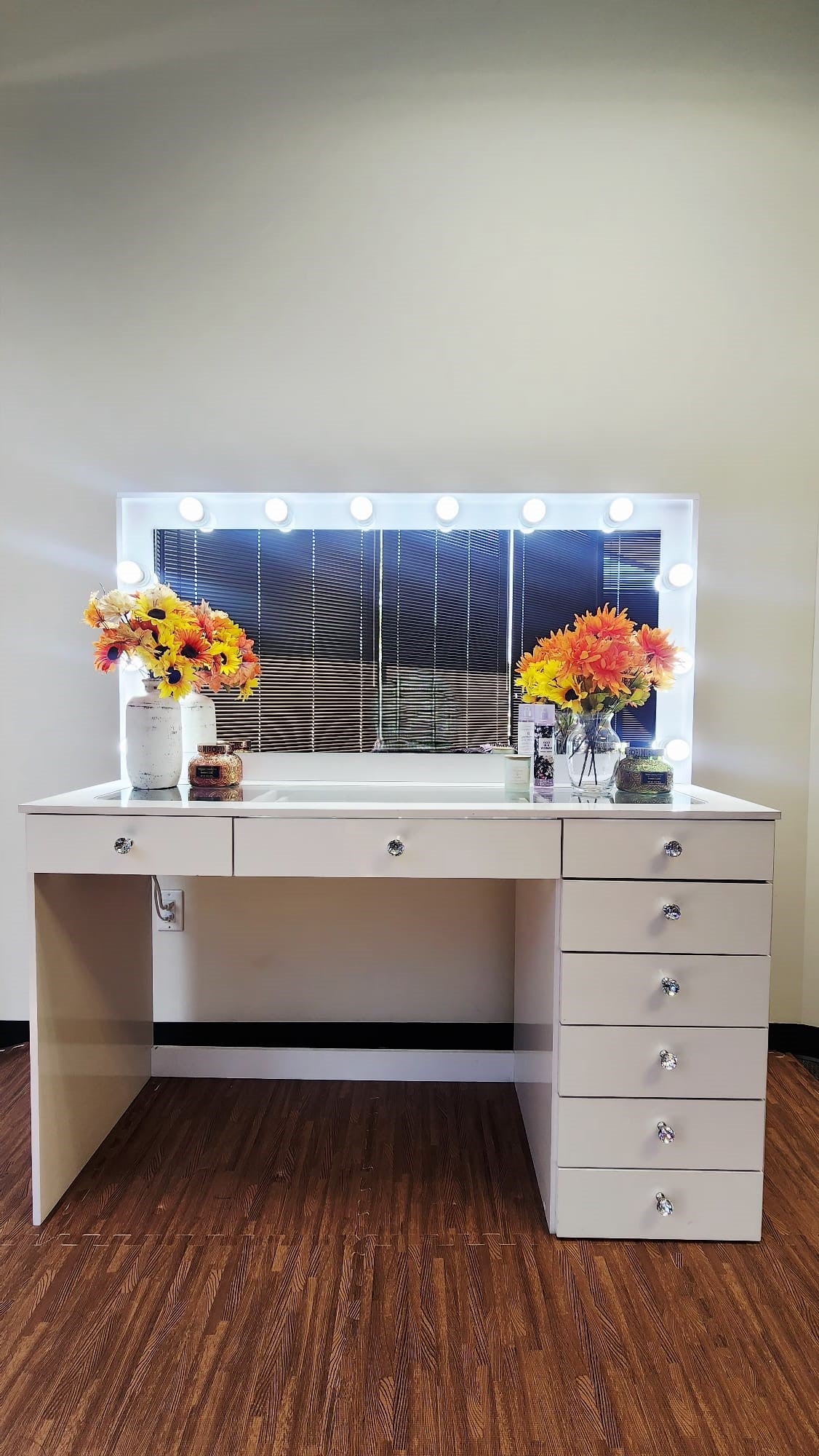 Stella the Eight Lives Vanity