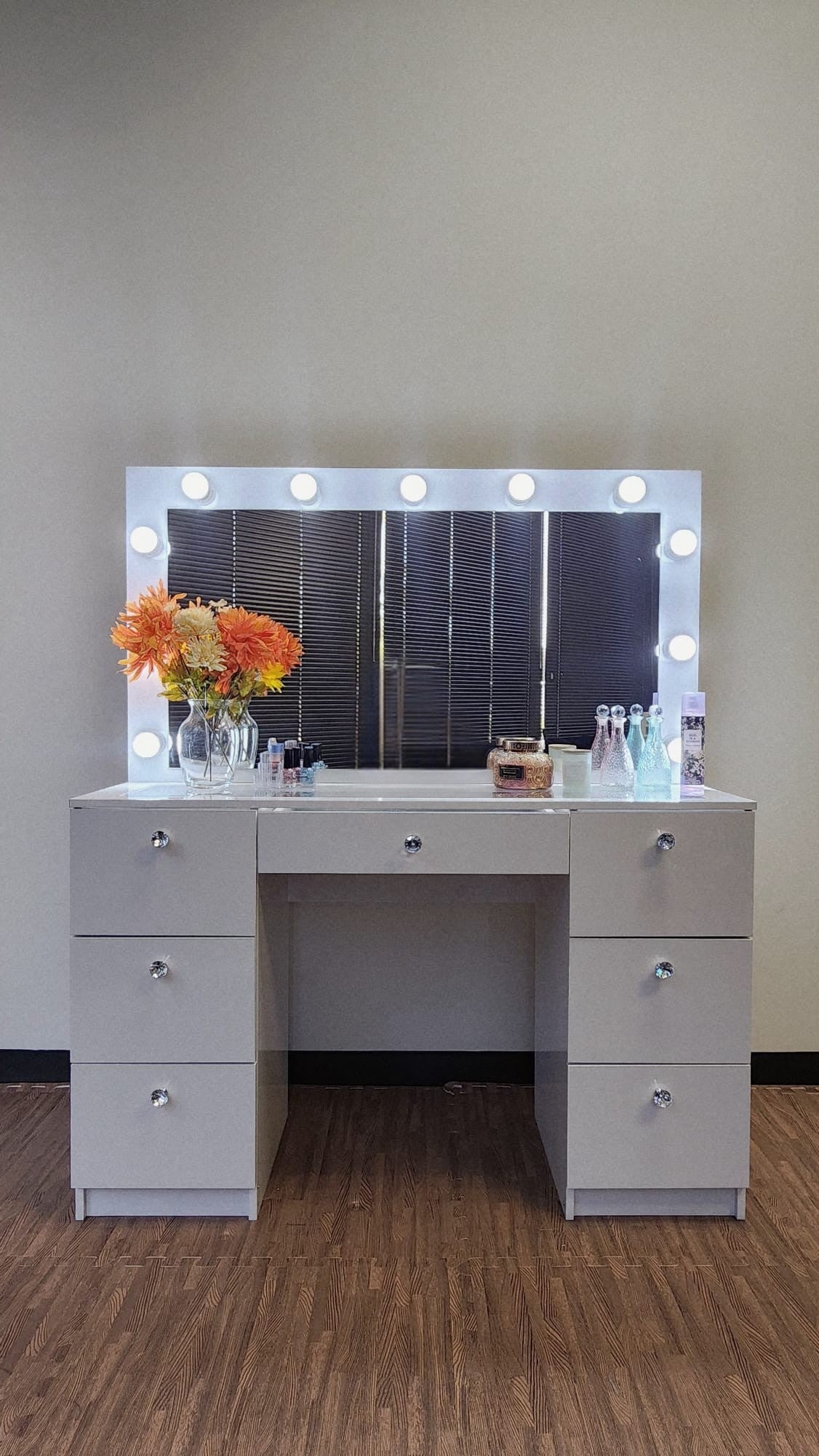 Makeup Vanity Desk with LED Mirror, Bluetooth Speaker, 7 Drawers, Jewelry Divider, Glass Top & Power Outlet