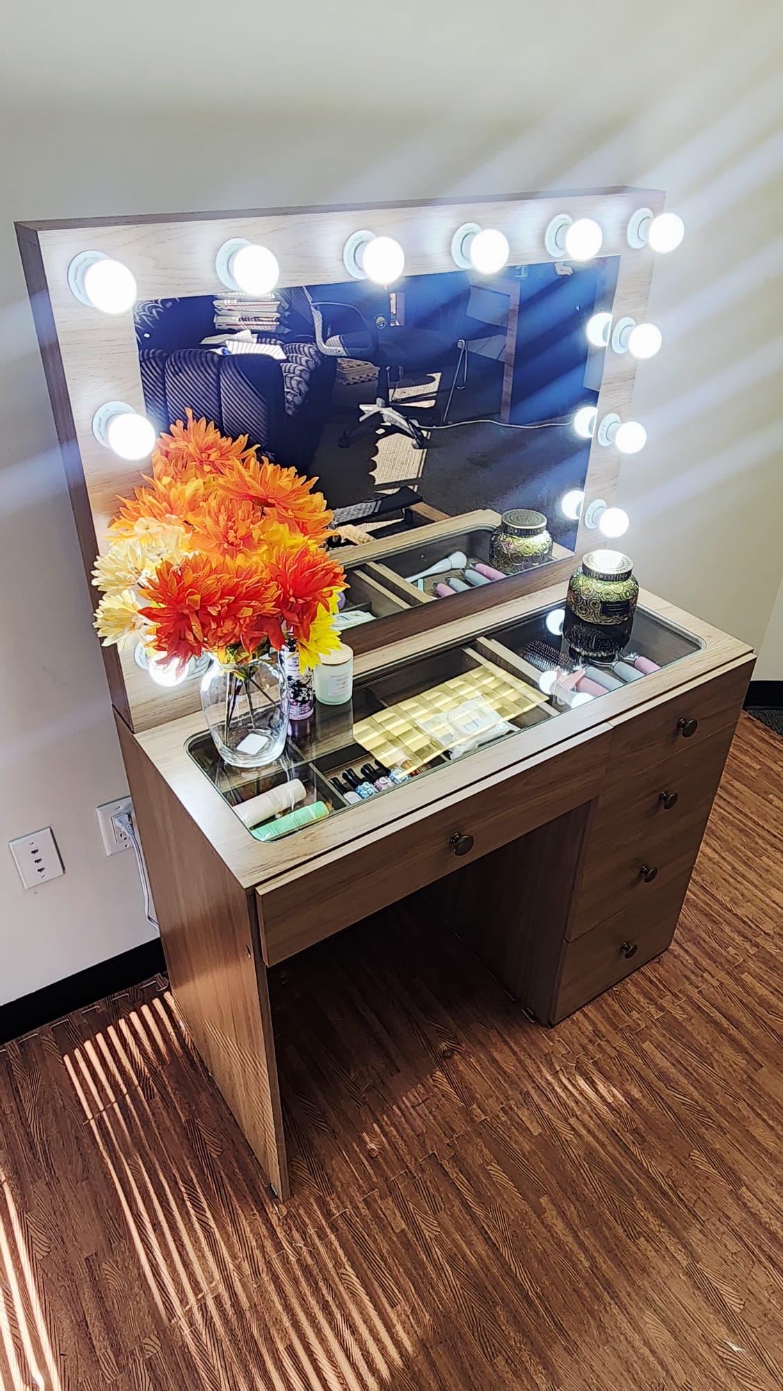 Makeup Vanity Desk with Built-in Lights, USB & Power Outlet, Glass Top & 5 Drawers