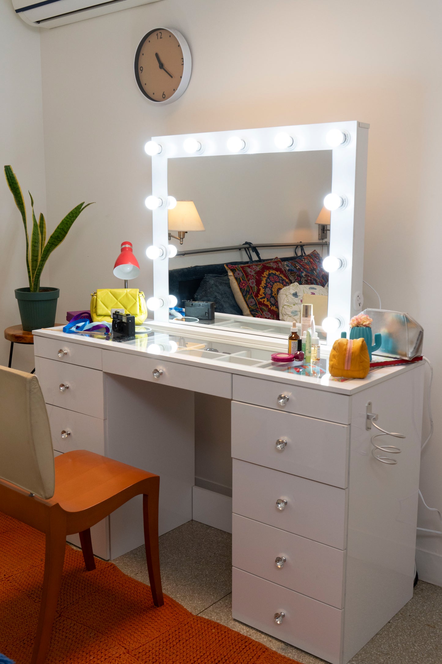 Irwing Makeup Vanity: Maximum Storage, Balanced Design & Everyday Clarity