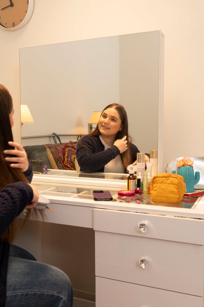 Irwing Makeup Vanity: Maximum Storage, Balanced Design & Everyday Clarity